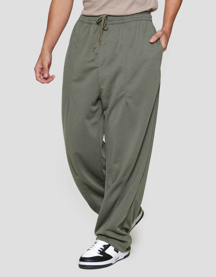 Nevada Knit Baggy Fit Front Darts Celana Jogger Pria