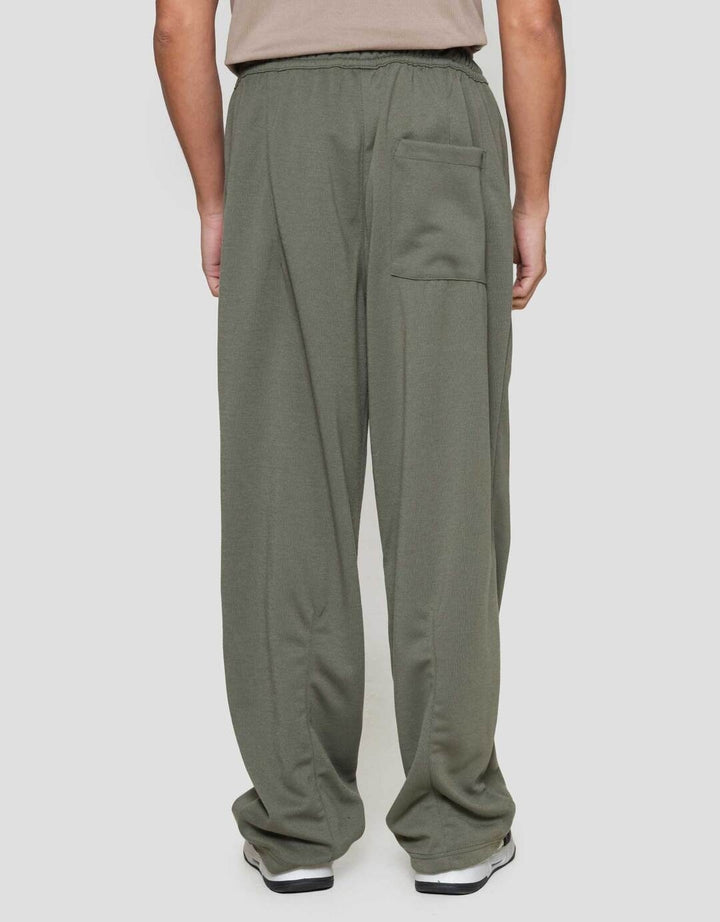Nevada Knit Baggy Fit Front Darts Celana Jogger Pria