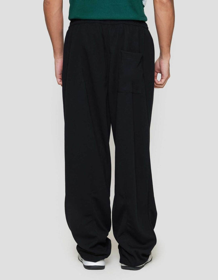 Nevada Knit Baggy Fit Front Darts Celana Jogger Pria