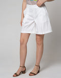 Details Short Pants With A Line Shape