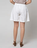 Details Short Pants With A Line Shape