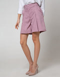 Details Short Pants With A Line Shape