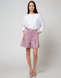 Details Short Pants With A Line Shape