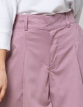 Details Short Pants With A Line Shape