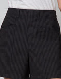Details Bermuda Pants Short With Belt
