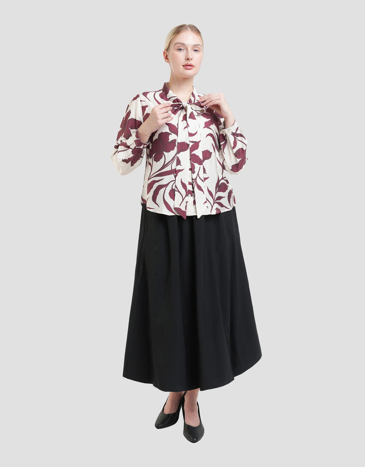 St. Yves Big Leaf Print With Ribbon Neck Blouse Wanita