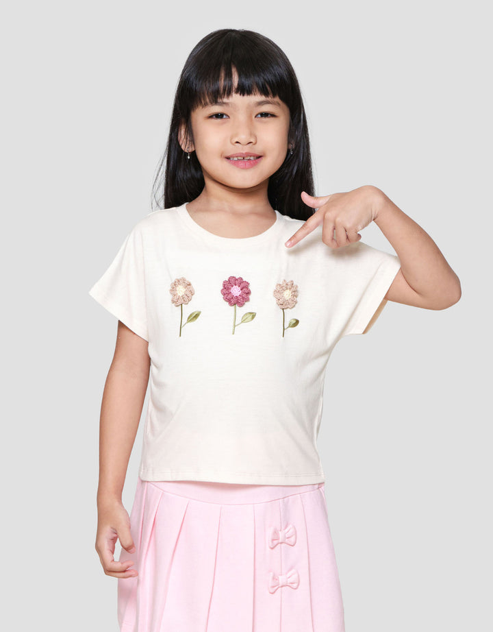 Little M Aplikasi 3 Bunga Crochet Kaos Anak Perempuan
