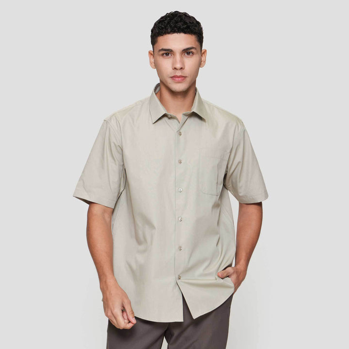 Cole Basic Solid Reguler Fit Kemeja Lengan Pendek Pria