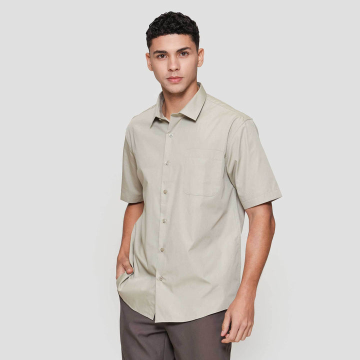 Cole Basic Solid Reguler Fit Kemeja Lengan Pendek Pria
