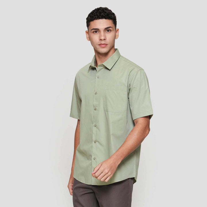 Cole Basic Solid Reg Fit Men's Short Sleeve Shirt