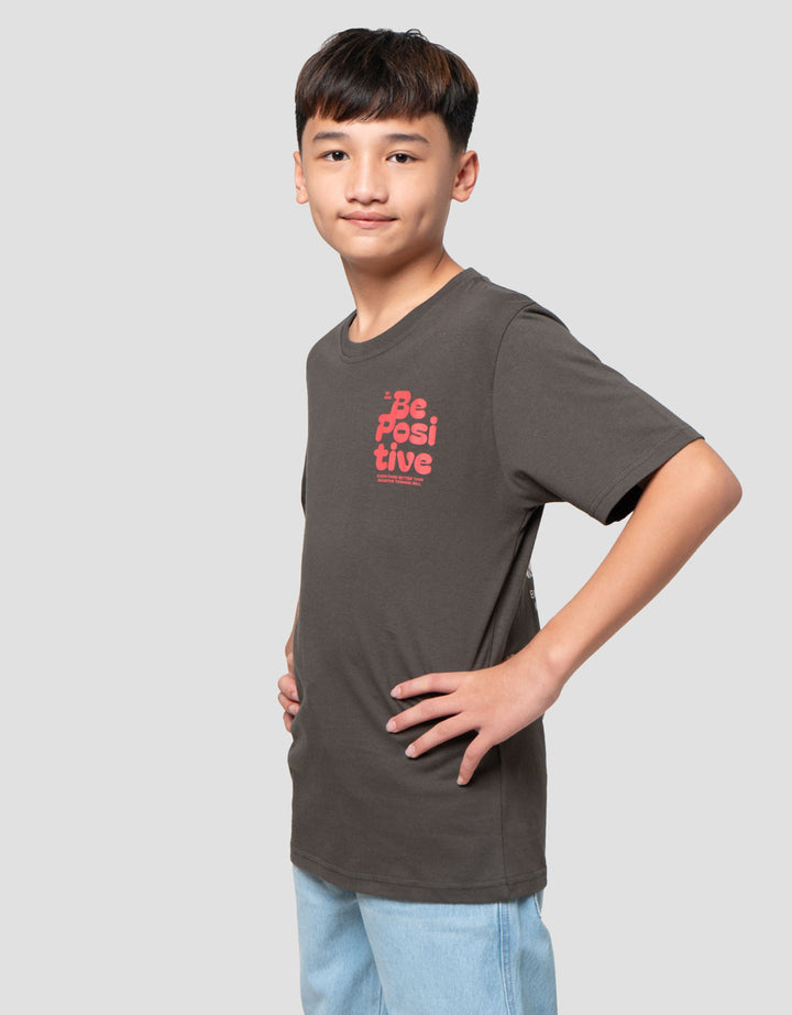 Nevada Two Sided Print Be Positive Kaos Anak Laki-laki