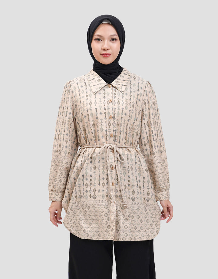Expand Veny Blouse Wanita
