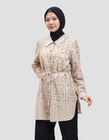 Expand Veny Blouse Wanita