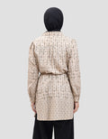 Expand Veny Blouse Wanita