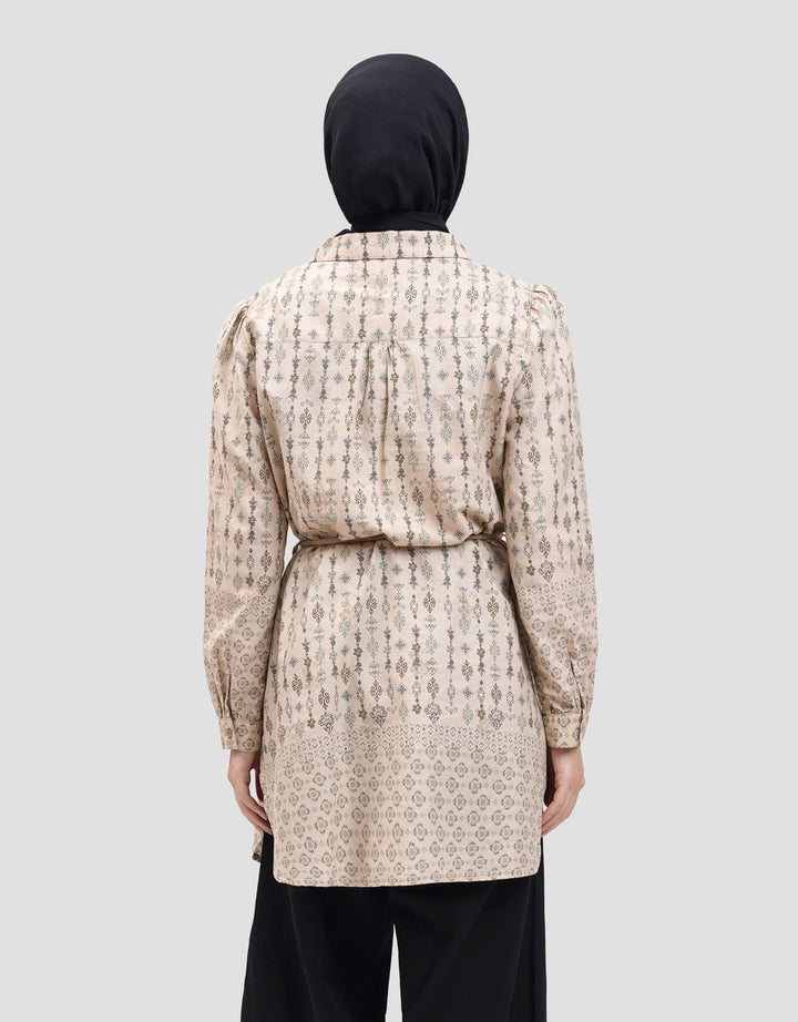 Expand Veny Blouse Wanita