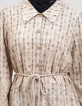 Expand Veny Blouse Wanita