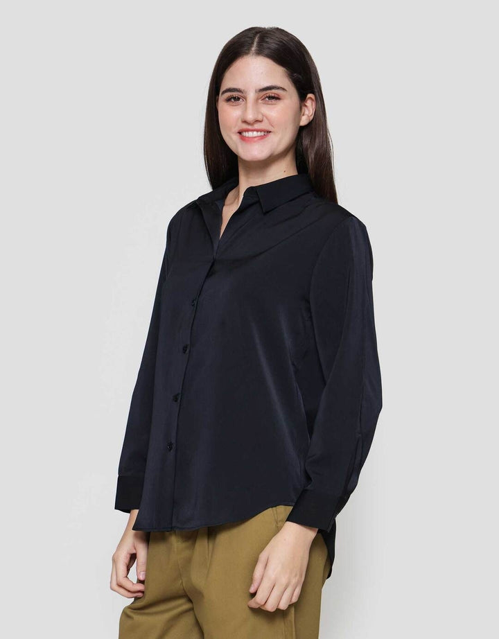 Suko Satin Lengan Panjang Blouse Wanita