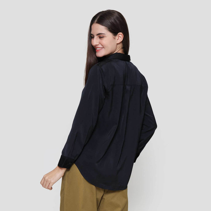 Suko Satin Lengan Panjang Blouse Wanita