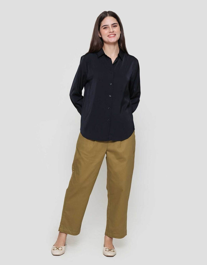 Suko Satin Lengan Panjang Blouse Wanita