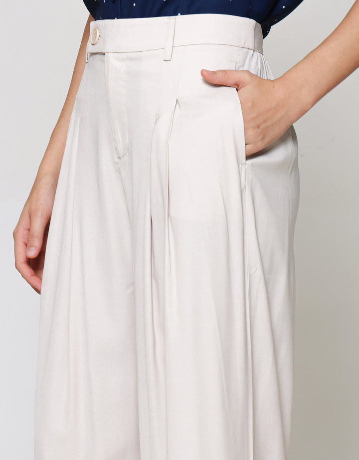 Suko Pleats Loose Fit Celana Panjang Wanita