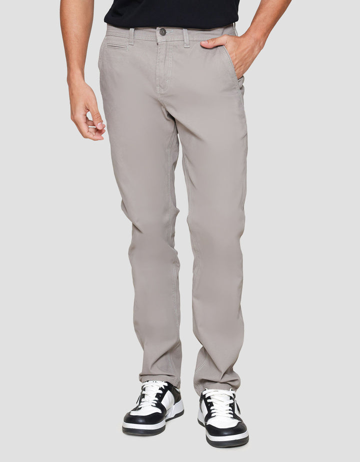 Lois Fashion Slim Stretch Fit Celana Chino Pria