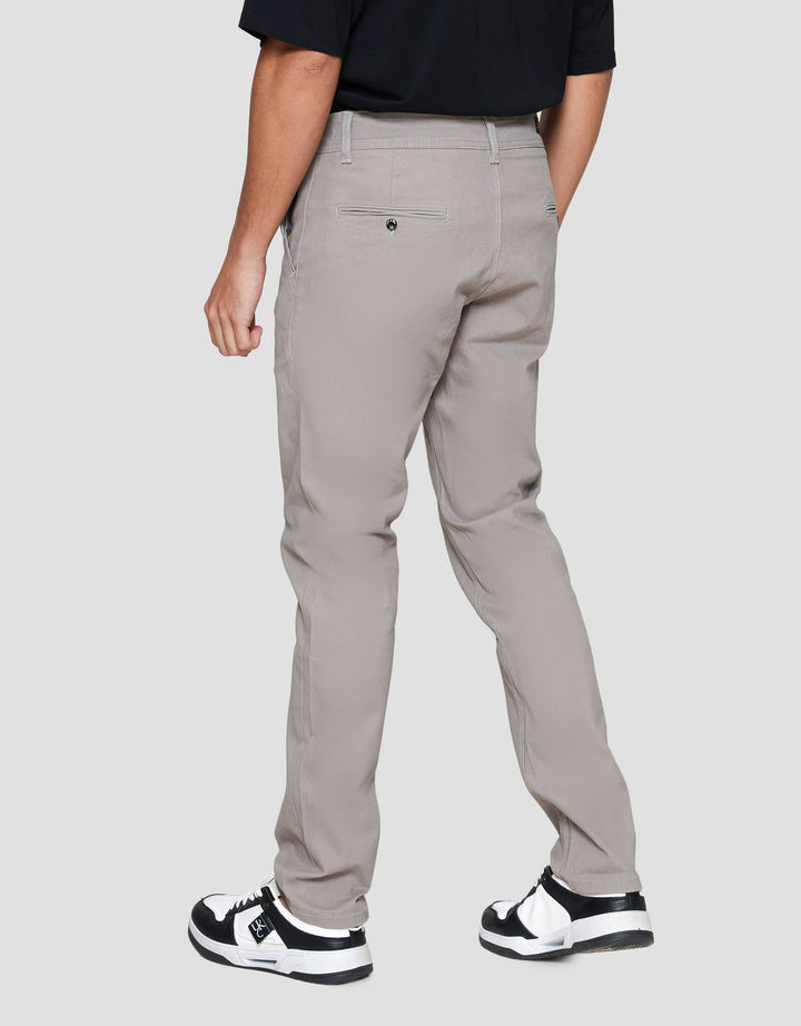 Lois Fashion Slim Stretch Fit Celana Chino Pria