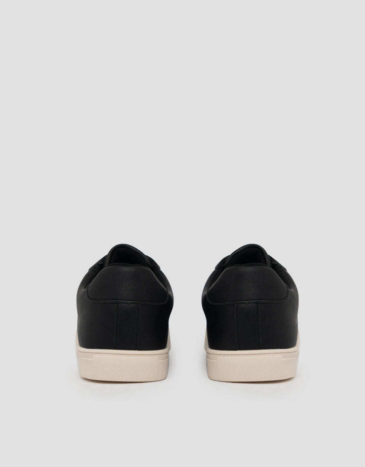 Savro Sepatu Sneakers JD24-108A Pria