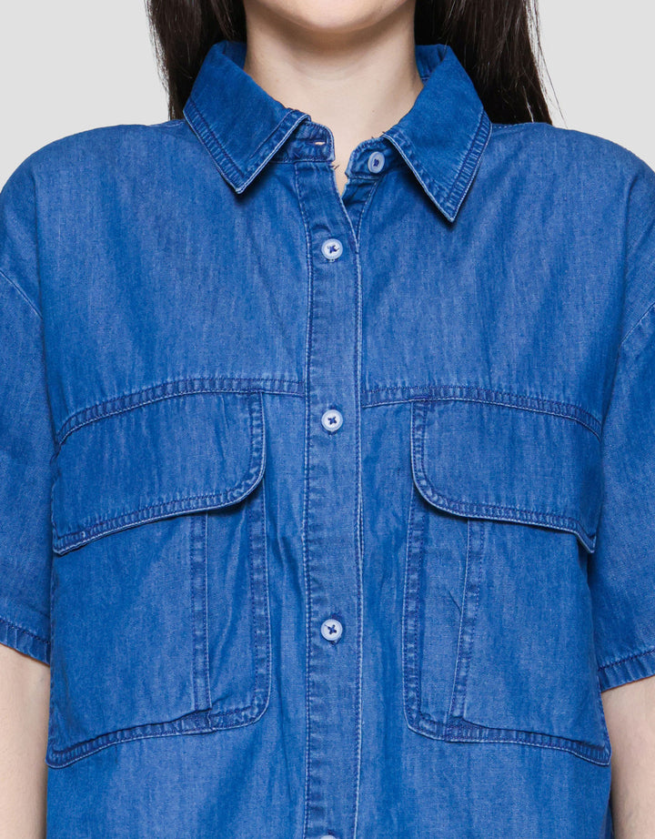 Nevada Boxy Kemeja Crop Denim Wanita