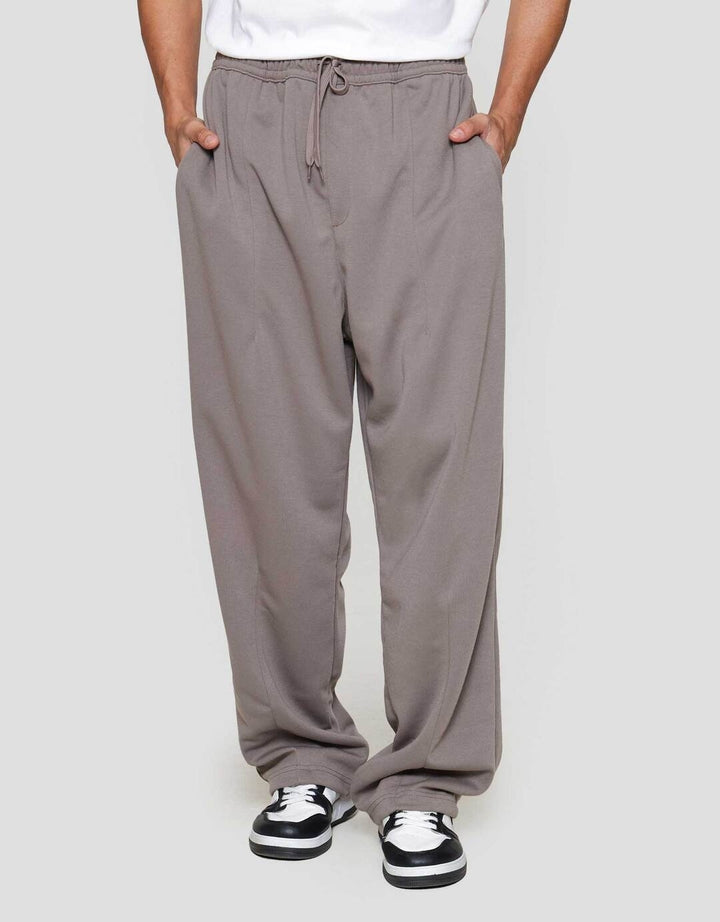 Nevada Knit Baggy Fit Front Darts Celana Jogger Pria