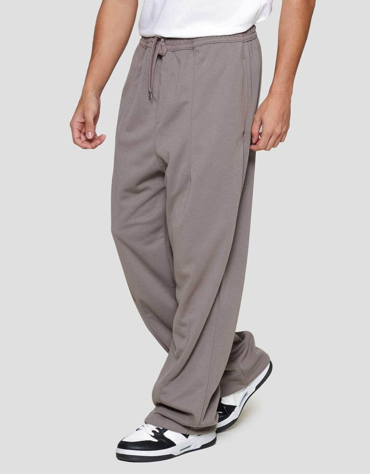 Nevada Knit Baggy Fit Front Darts Celana Jogger Pria