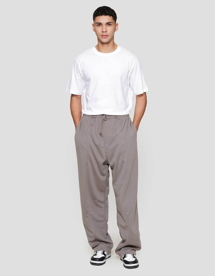 Nevada Knit Baggy Fit Front Darts Celana Jogger Pria