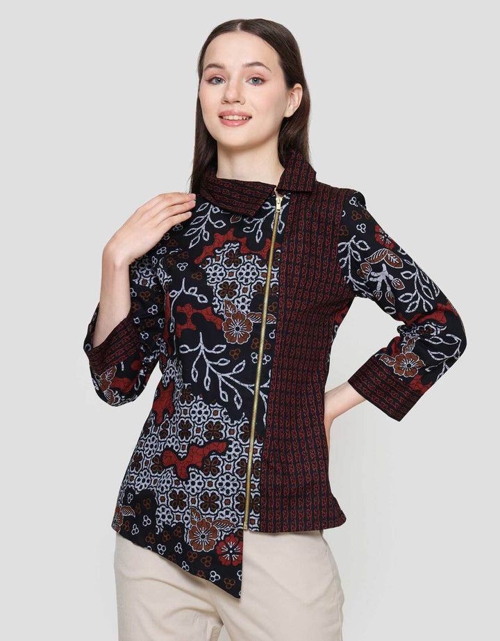 Arjuna Weda Semanggi Sekar Jagad Blouse Batik Wanita