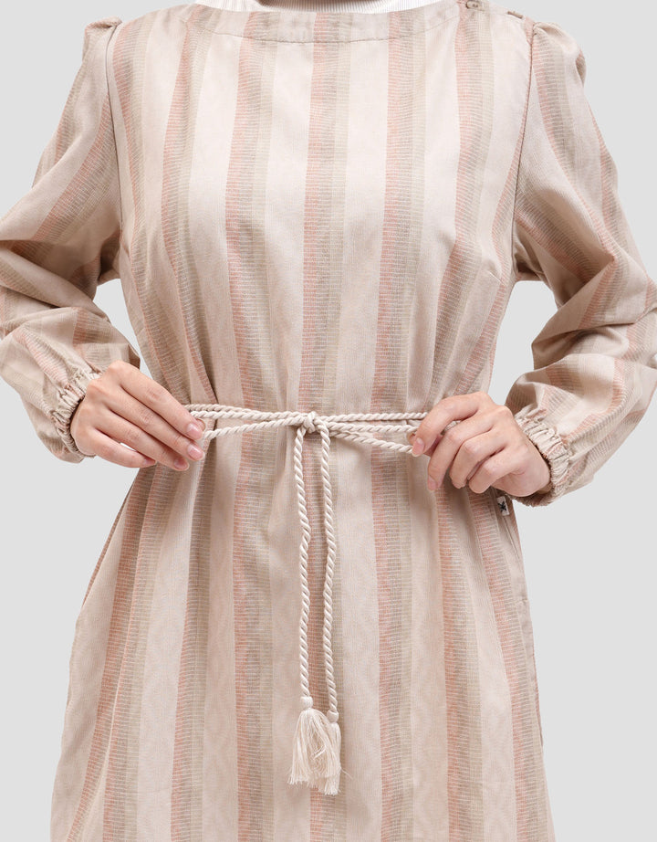 Expand Nadhiva Blouse Wanita