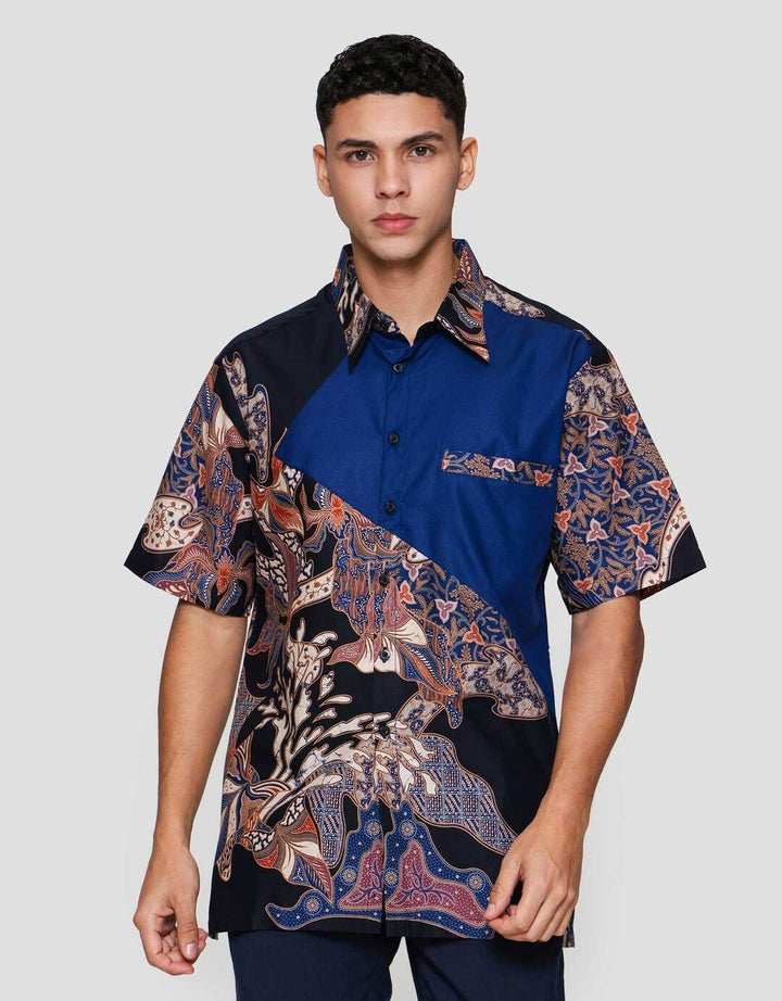 Arjuna Weda Hem Body Fit Daun Kemeja Batik Pria