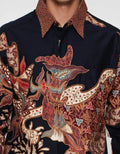Arjuna Weda Body Fit Print Daun Kemeja Batik Pria