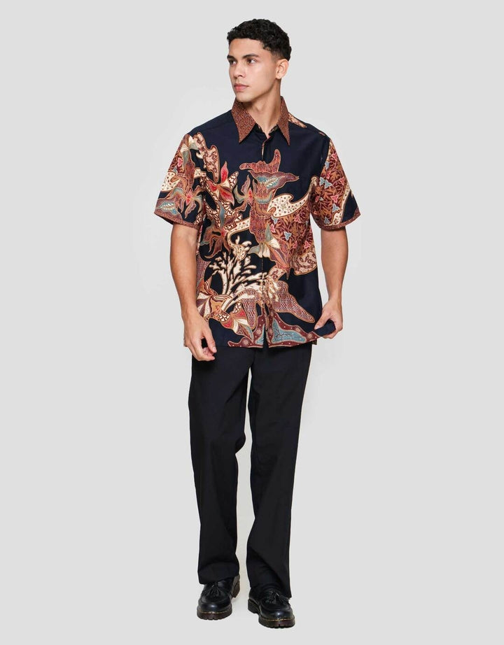 Arjuna Weda Hem Body Fit Daun Kemeja Batik Pria