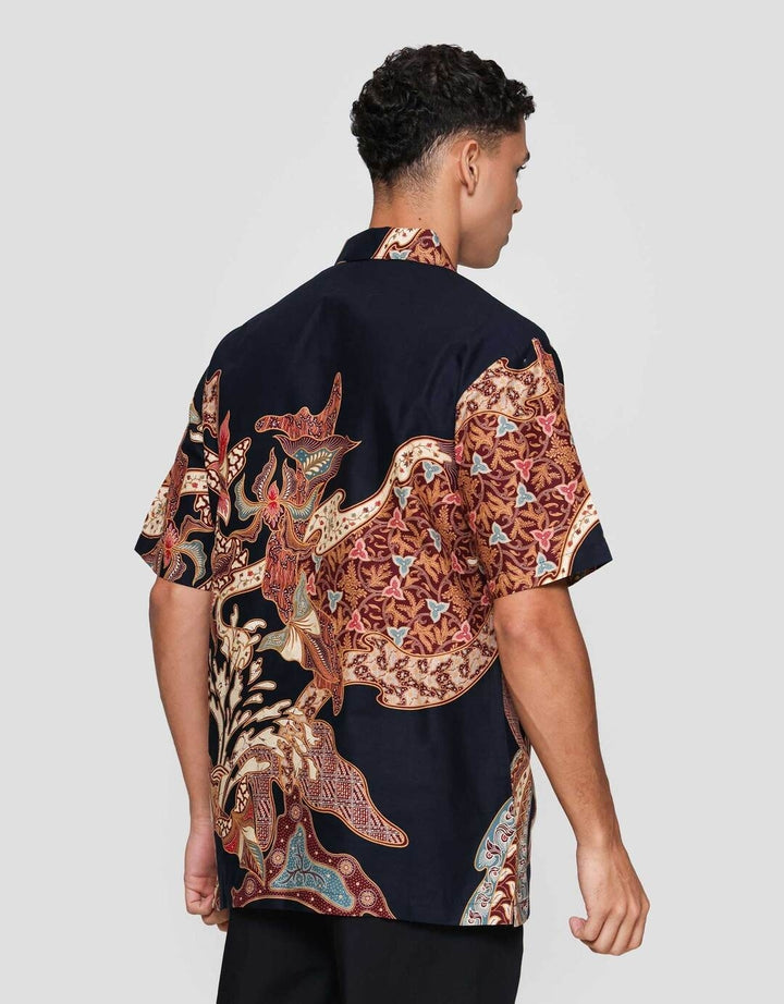 Arjuna Weda Hem Body Fit Daun Kemeja Batik Pria