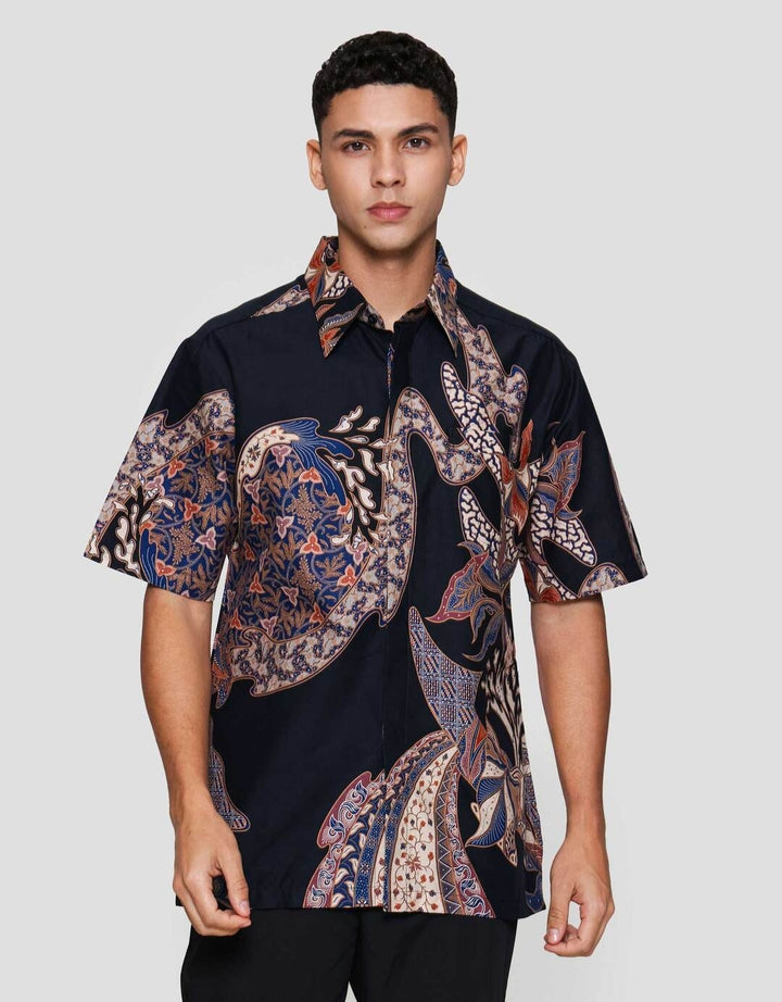 Arjuna Weda Hem Body Fit Bayik Daun Kemeja Batik Pria