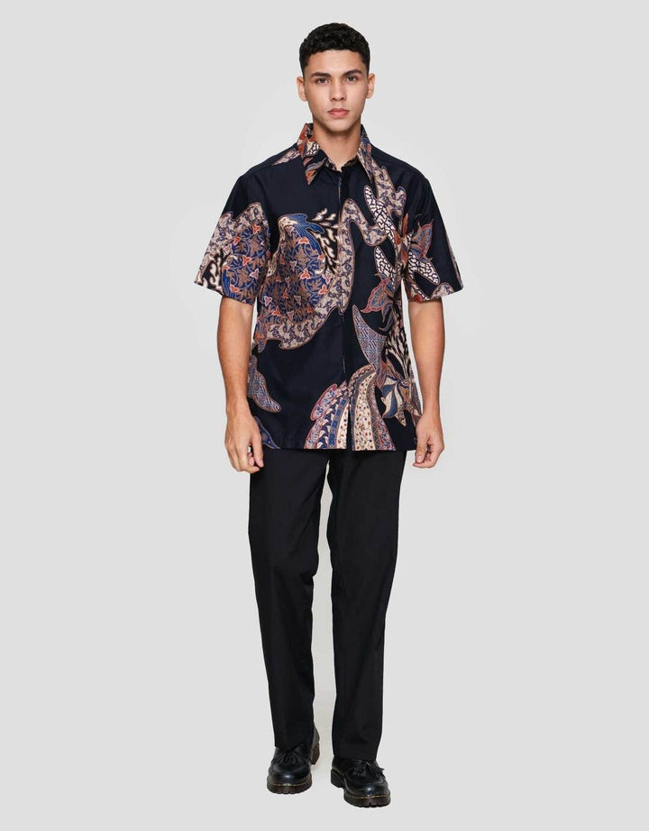 Arjuna Weda Hem Body Fit Bayik Daun Kemeja Batik Pria