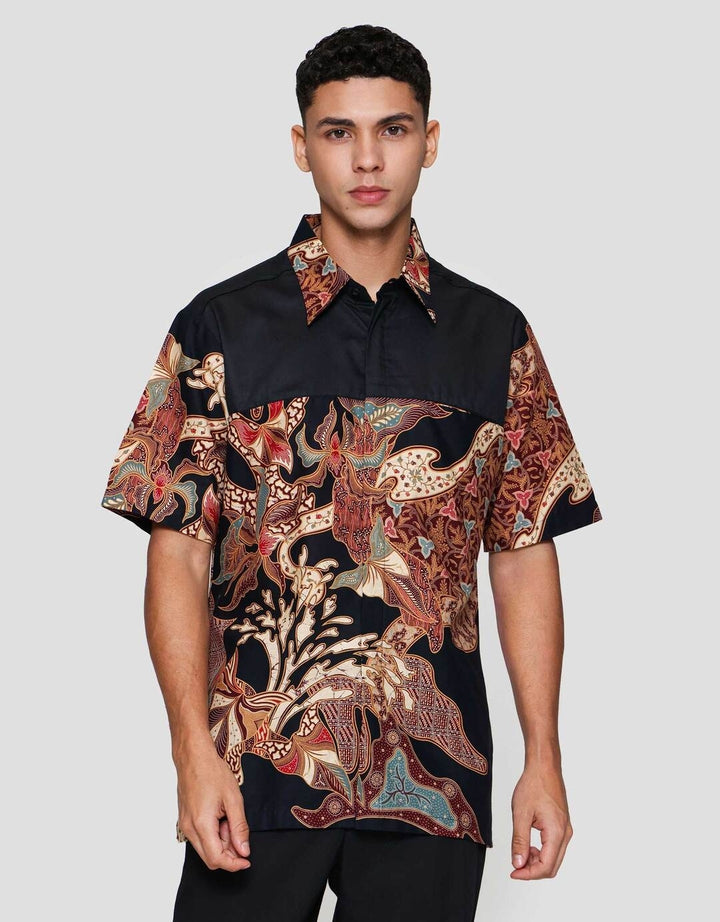 Arjuna Weda Hem Body Fit Bsatik Daun Kemeja Batik Pria