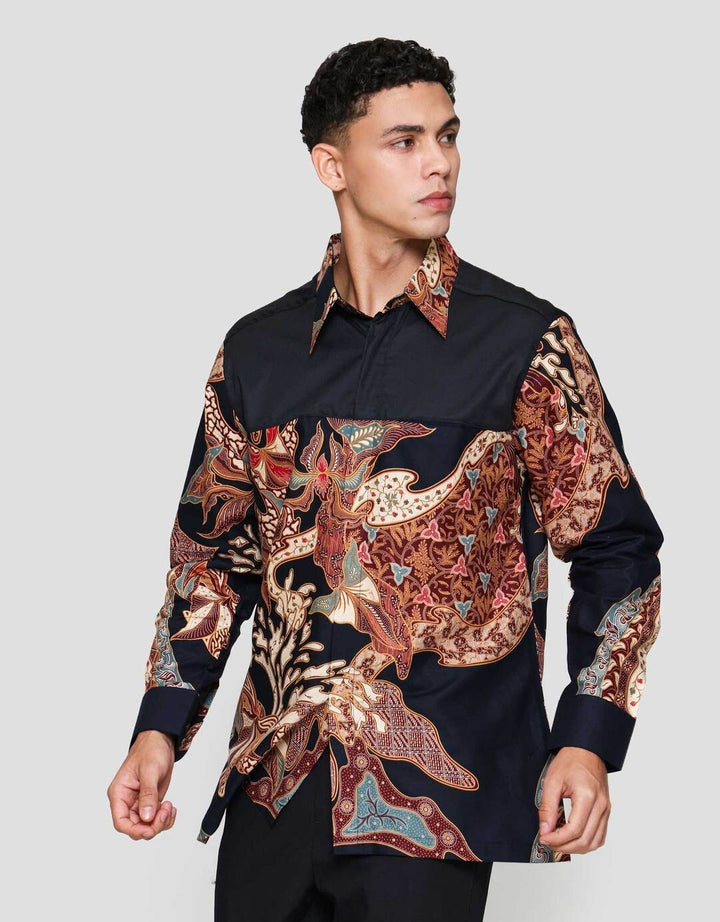 Arjuna Weda Body Fit Daun Kemeja Batik Pria