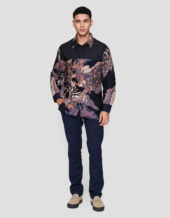 Arjuna Weda Body Fit Daun Kemeja Batik Pria