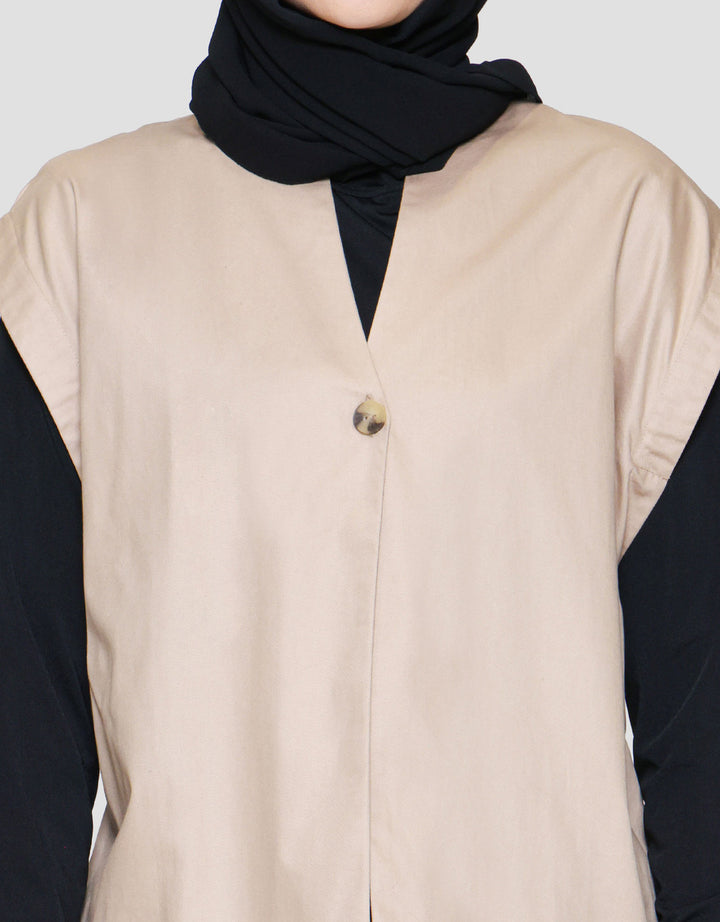 Annisa Sleeveless V-Neck Blouse Wanita