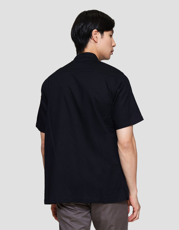 Cole Solid Texture Square W/ Pocket Baju Koko Pria