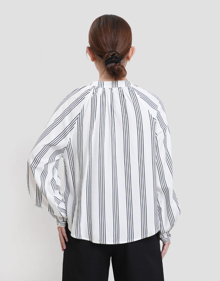 St. Yves Voluminous Fine Rayon Printed Blouse Wanita