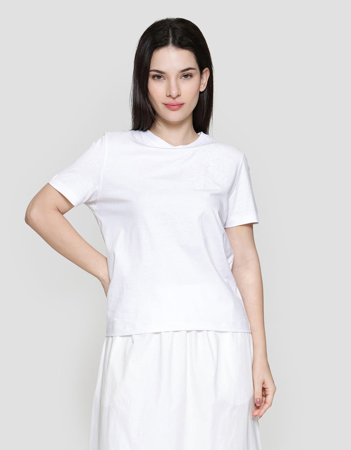 St. Yves Embroidered Detail Kaos Wanita