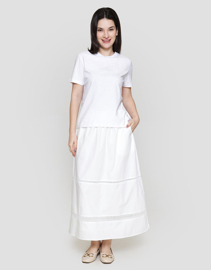 St. Yves Embroidered Detail Kaos Wanita