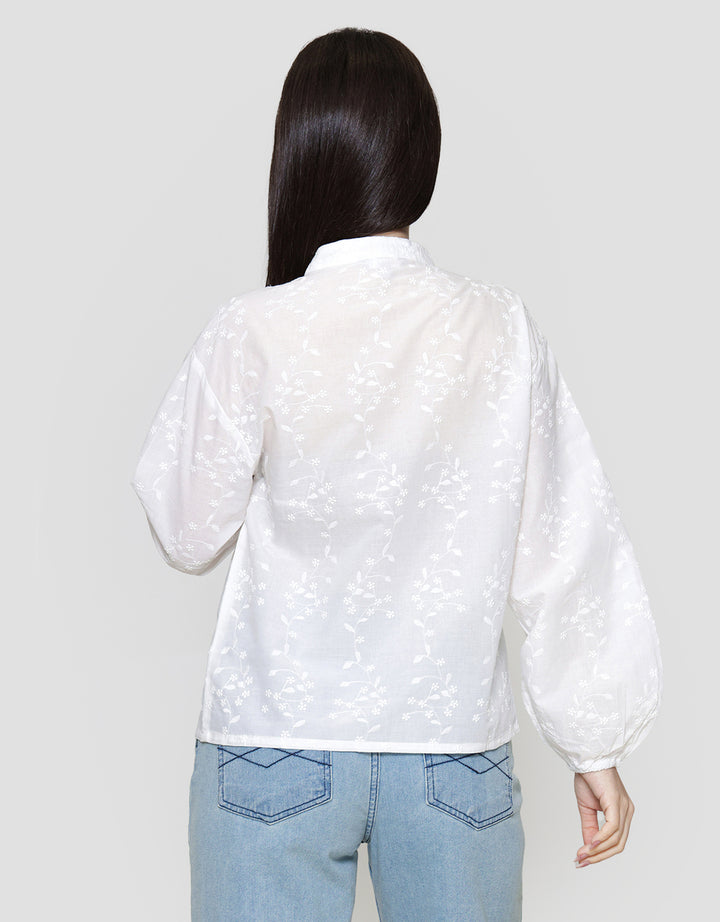 St. Yves Relax Broderie Boxy Top Kaos Wanita