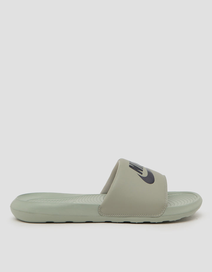 Nike Sandal Slipper Victori One Cn9675-305 Pria