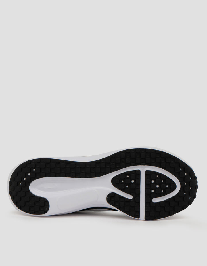 Nike Revolution 8 EasyOn Running Shoes Pria